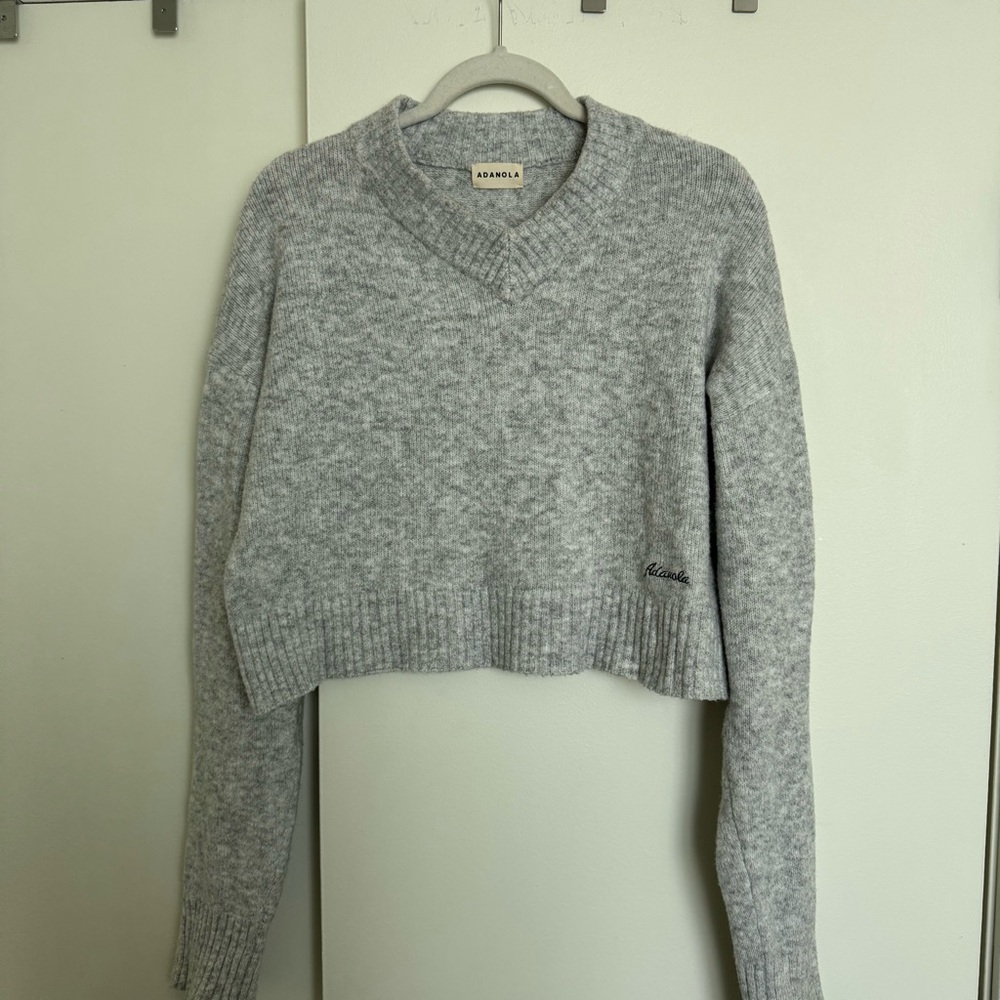 Adanola Light Gray V-Neck Cropped Sweater